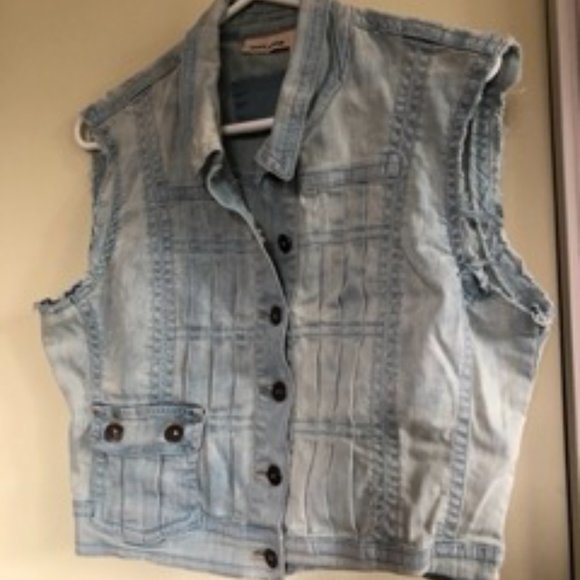 DKNY Jean Vest / Fits like SMALL/MEDIUM - Picture 3 of 5